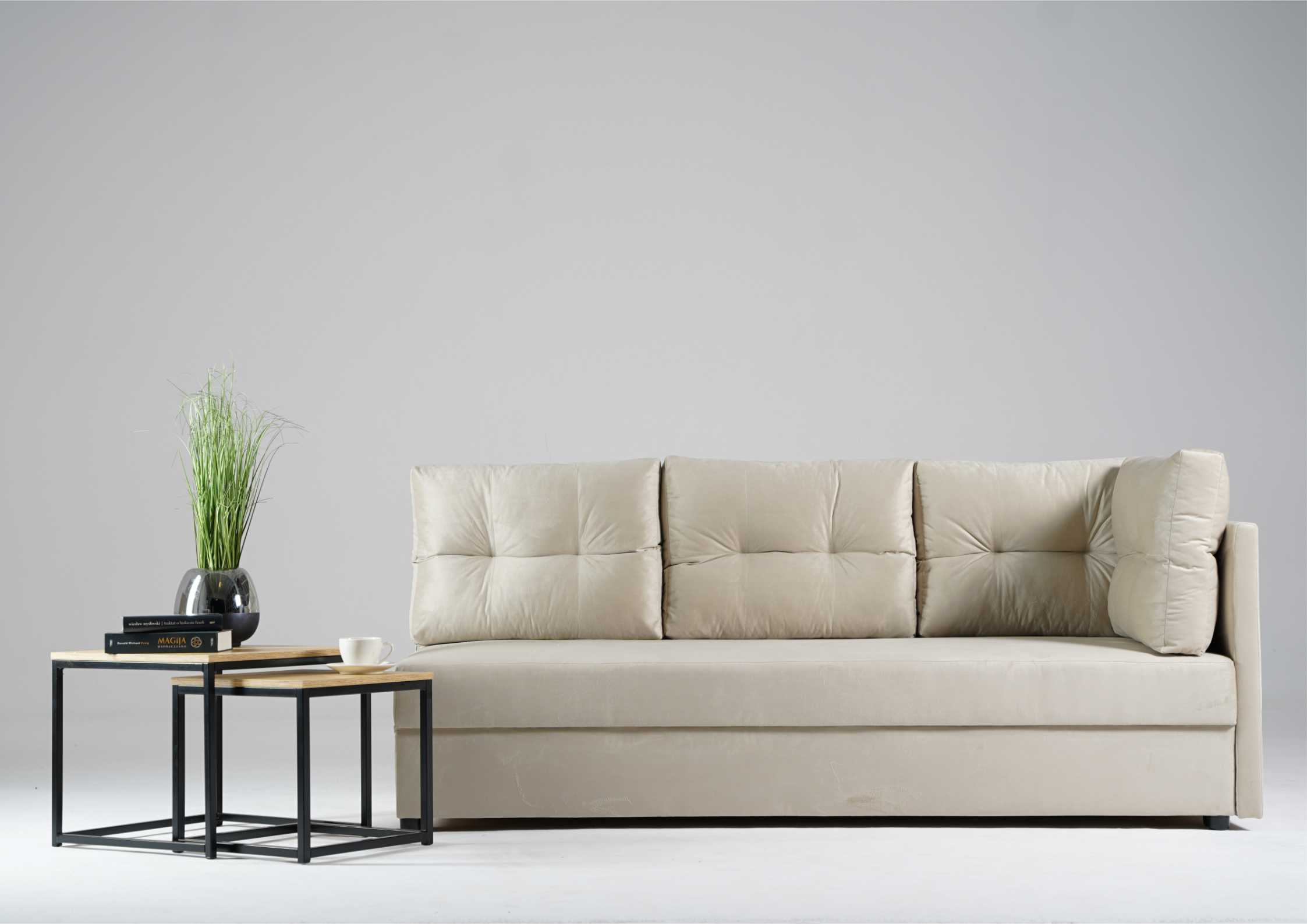 Beżowa sofa do salonu 